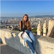 Persona joven, con muy buena mano con los niños dispuesta a ayudarles con clases de refuerzo adaptadas a su ritmo